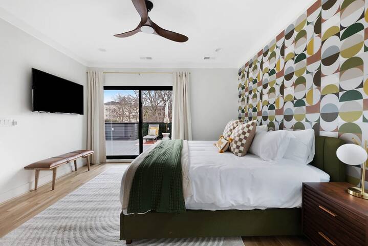 The Chorus- Rooftop Lounge + 1.5 miles to Broadway gallery image 2