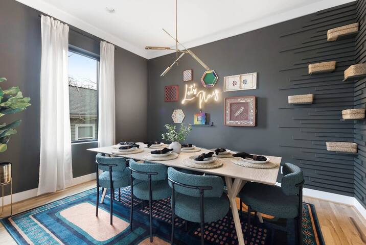 The Duet – Rooftop Lounge + 1.5 miles to Broadway. gallery image 3