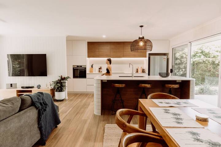 Seaside Escape on ‘Tanah’