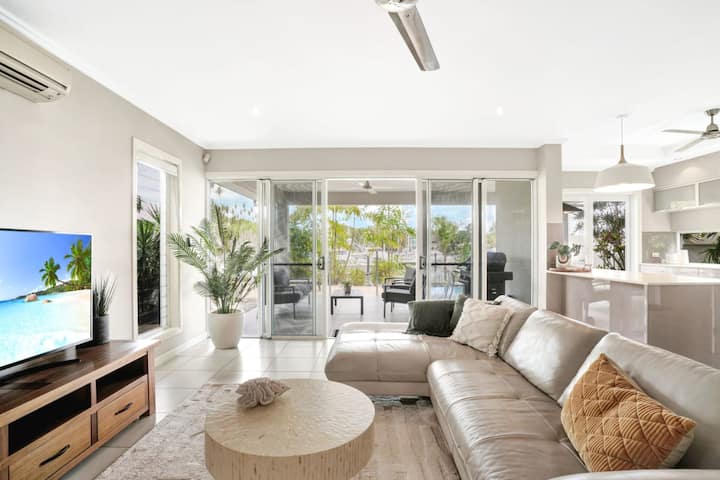 The Anchorage - Ultimate Waterfront Villa - Trinity Beach