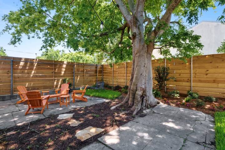 Eclectic Double Shotgun | Large Private Backyard gallery image 3