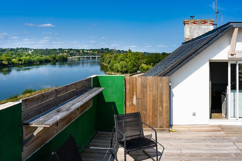 Cottage Pierre Percée on the banks of the Loire