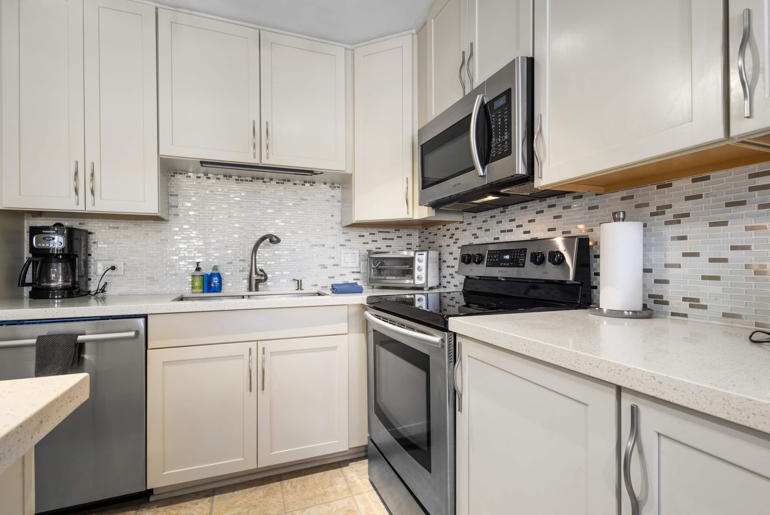 Luxury Aloha Spirit Oceanview Penthouse Sleeps 5 - Image 12
