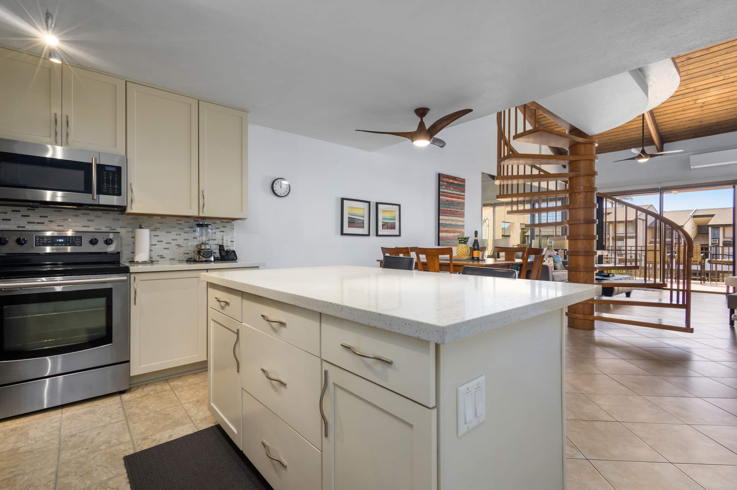 Luxury Aloha Spirit Oceanview Penthouse Sleeps 5 - Image 15