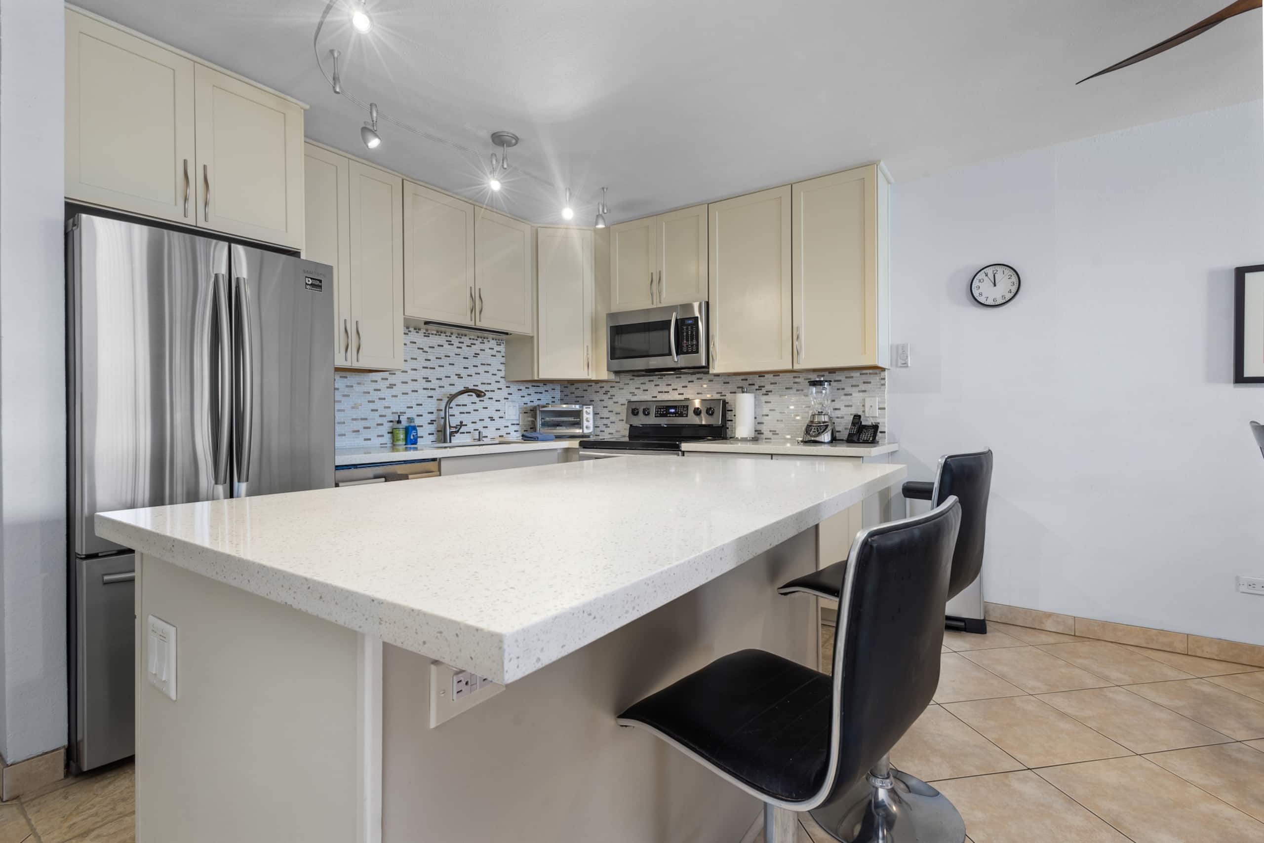 Luxury Aloha Spirit Oceanview Penthouse Sleeps 5 - Image 14