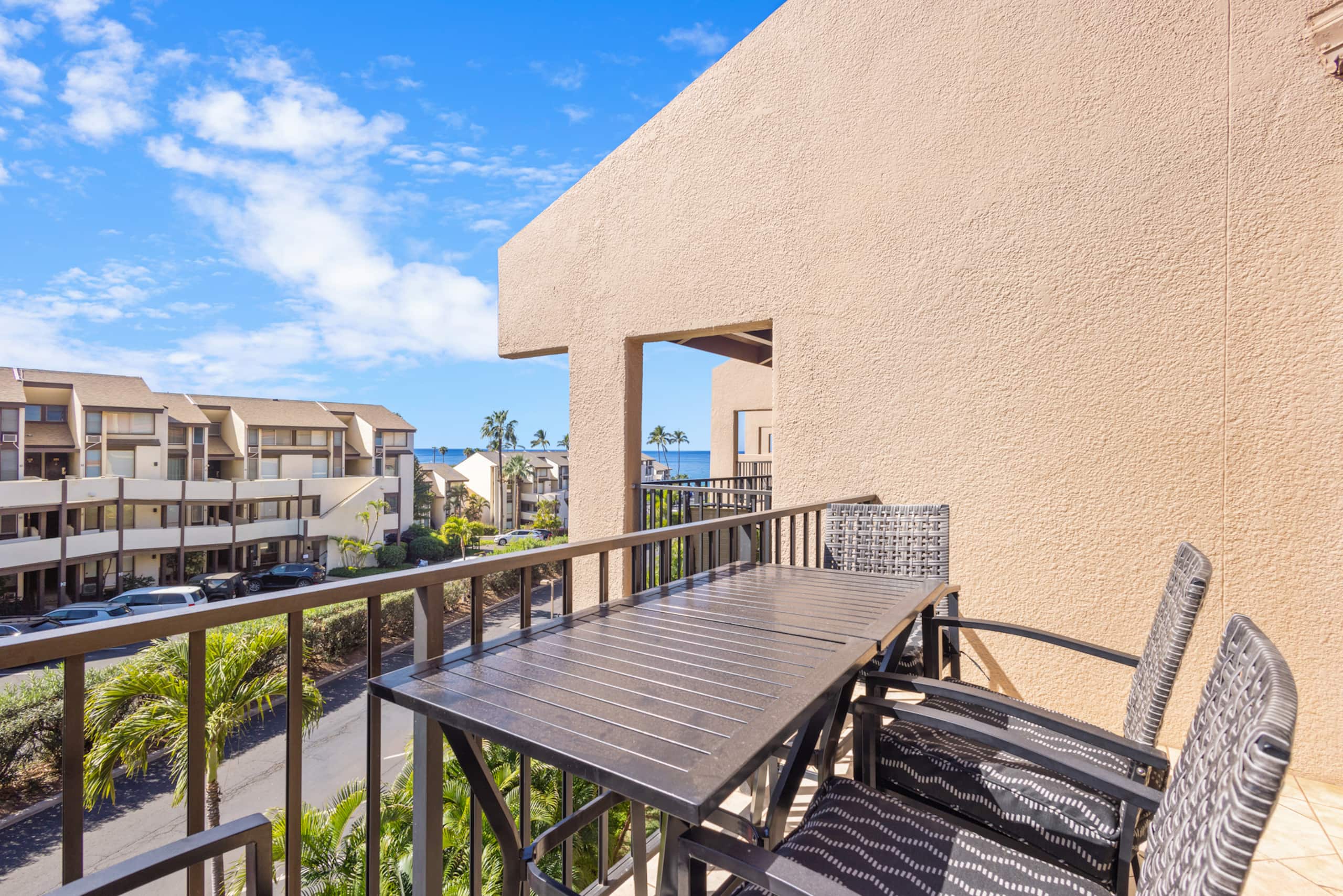 Luxury Aloha Spirit Oceanview Penthouse Sleeps 5 - Image 30