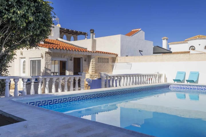 Pink Flamingo Homes managed Airbnb listing 1