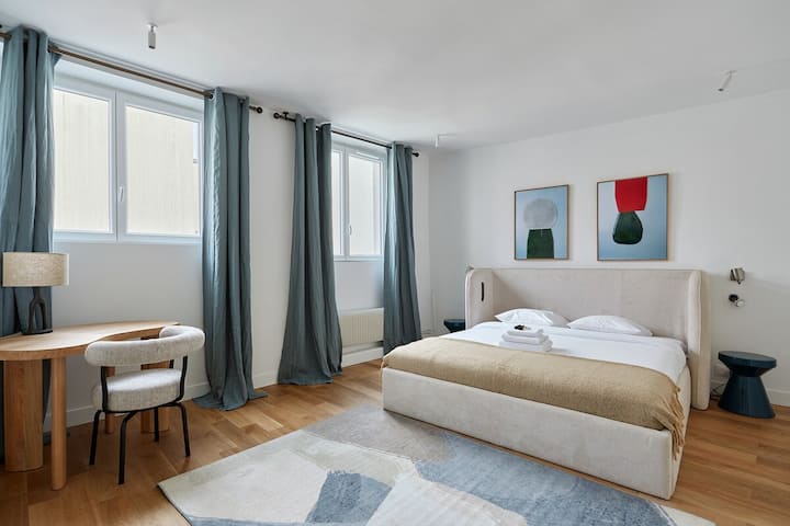 Главна спална соба бр. 1 со канцеларија