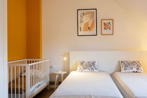 Top performing Airbnb: Big flat with fresh renovation,free parking,SonyPS in Laar