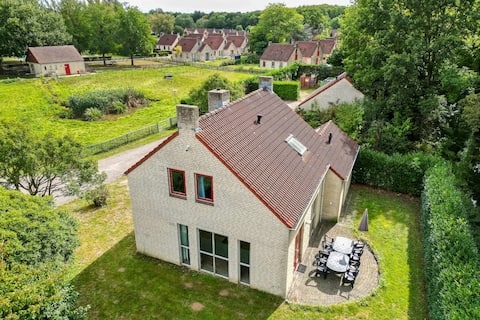 Top Airbnb: 8 - Persoons Family bungalow in Ewijk Vording 3