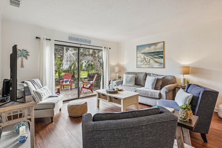 Walk To Beach | Sleeps 8 + Pool Access - Hilton Head Island, SC