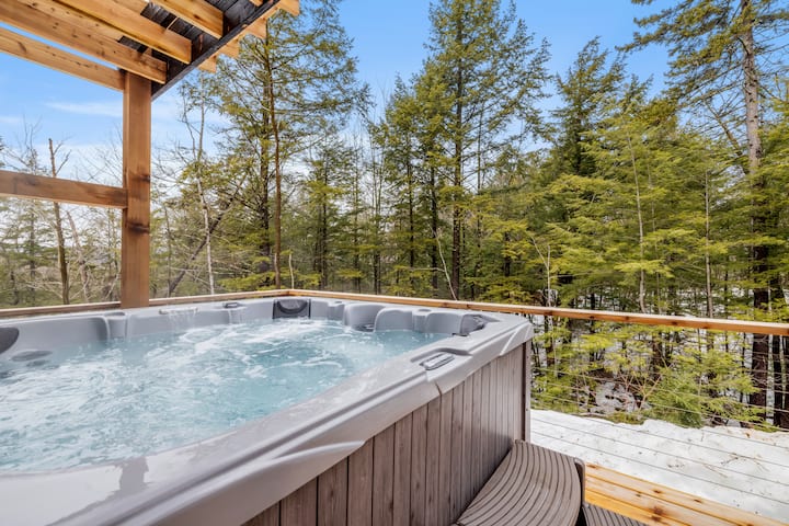 Pet Friendly Cabin Retreat W/hot Tub Near Saco - Conway, NH