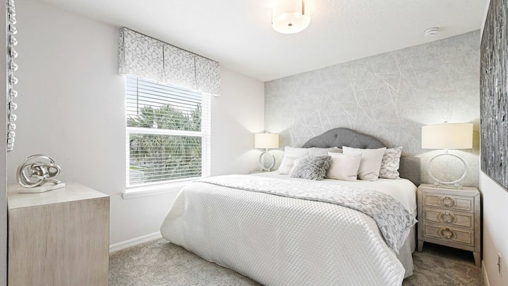 Stijlvolle slaapkamer met zachte neutrale kleuren, getextureerde accenten en een gezellige, elegante sfeer!