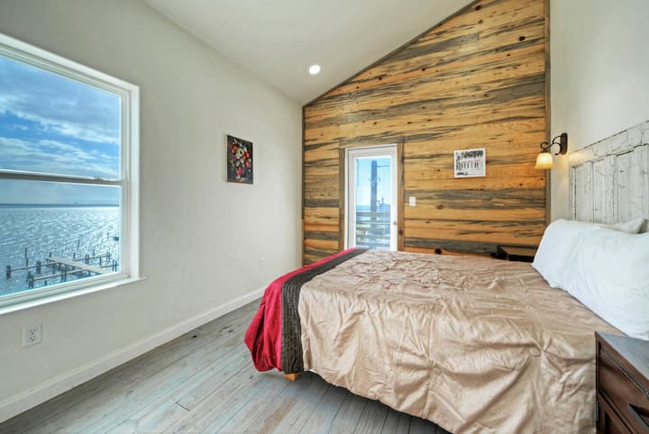 تحتوي غرفة النوم 3 على سرير بحجم وسط وشرفة.