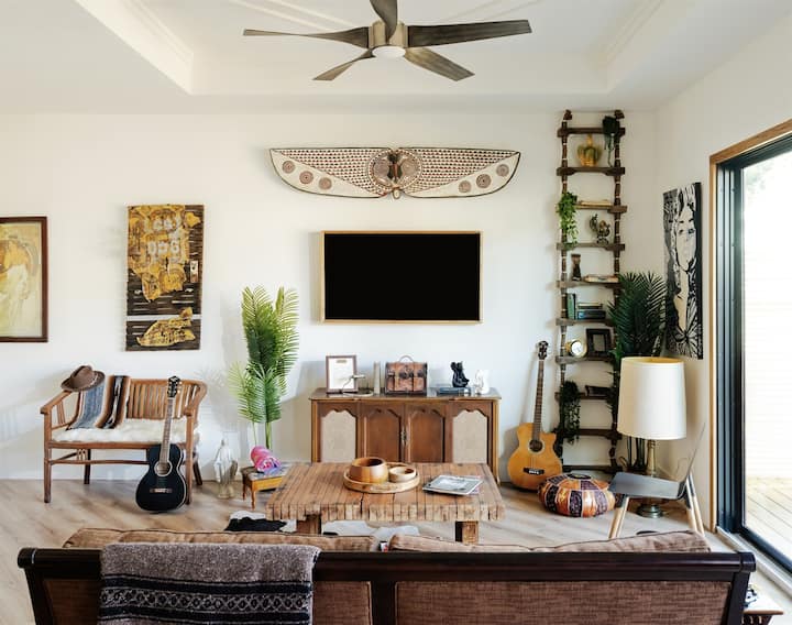 Romantic Artistic Getaway, Hottub, Sugar Lafitte - Texas City, TX