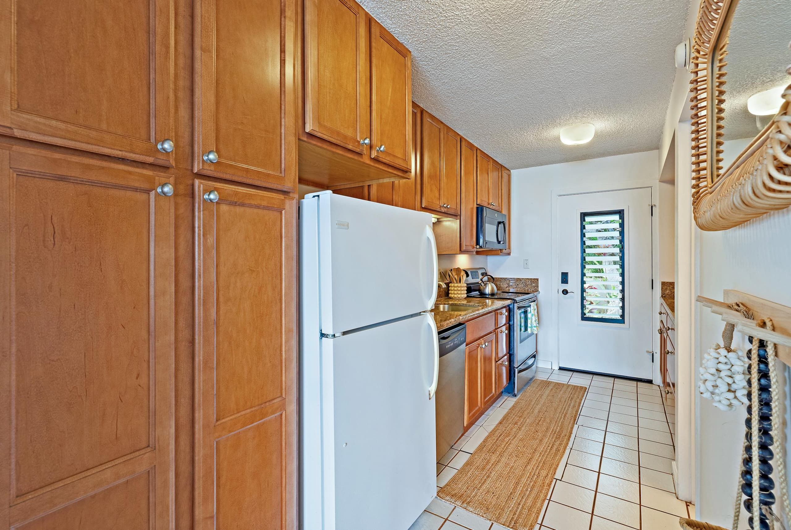 Condo in Lahaina · ★4.96 · 1 bedroom · 2 beds · 1 bath - Image 13