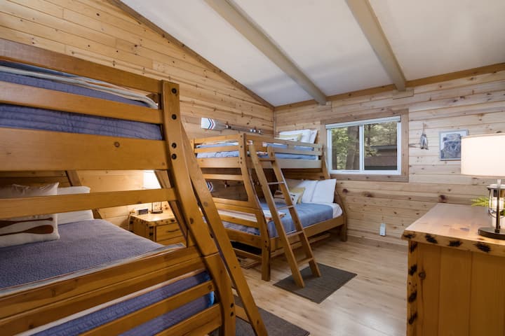 Спална соба бр. 3 со кревети на спрат