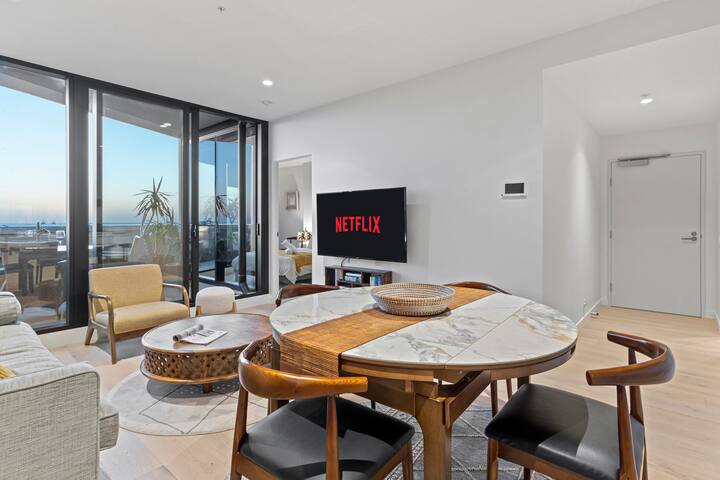 Zi apartments – Balcony, Bayview, Sauna & Pool gallery image 4