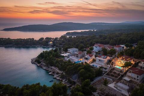 Luxury Beachfront Villa Leisure Seaside -Pool,Brač
