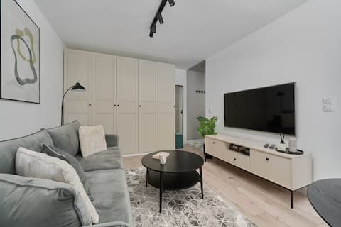 Top Airbnb: Practical Studio | Workspace | Free Parking in Kleczków