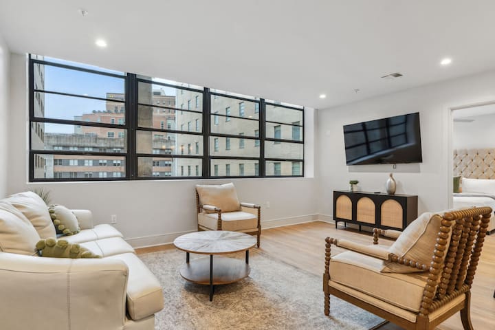 4BD/4B CBD Unit, Walk to French Quarter+Superdome