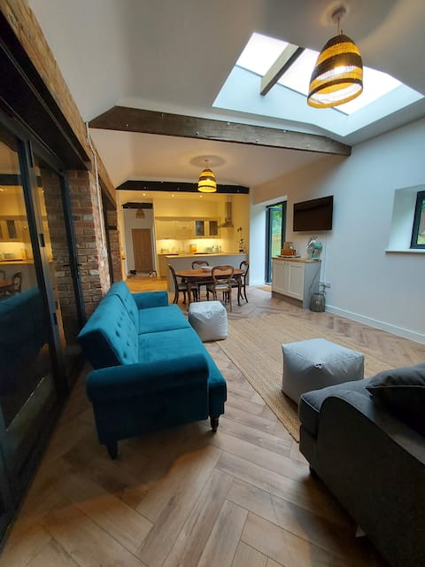 Manor Farm Barn - Spacious and Stylish Conversion