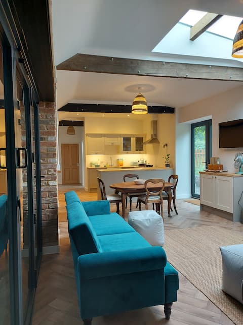 Spacious and Stylish Conversion for 4 people.
