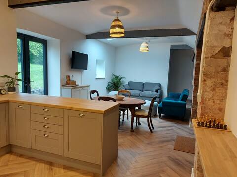 Manor Farm Barn - Spacious and Stylish Conversion