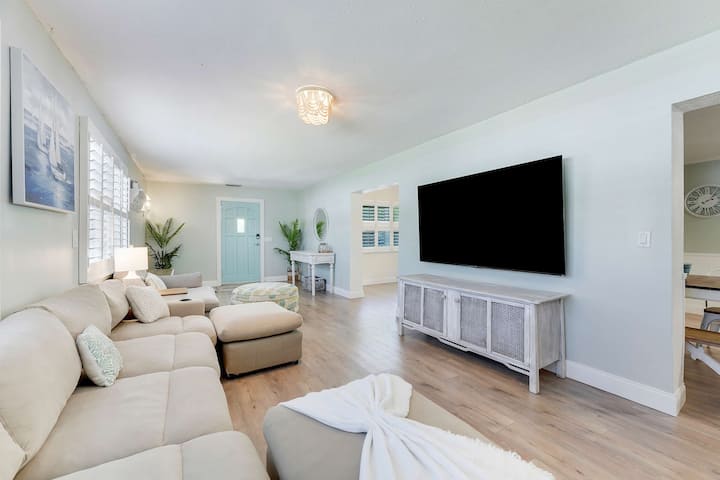 Downtown Beach Cottage  - Heated Pool - Stuart, FL