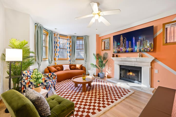 Designer Apt, Billiards, Private Patio, 1 Parking