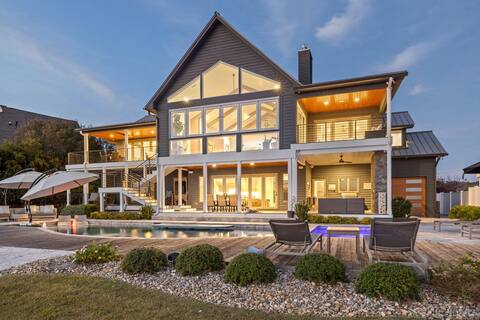Villa Trevino - Luxury Accommodations With Deep Wa