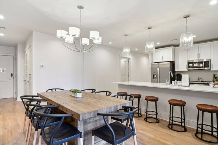 Downtown Space w/ Patio- Great for Saints Games! gallery image 4