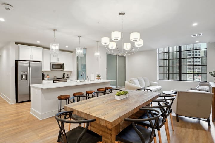 Downtown Space w/ Patio- Great for Saints Games!