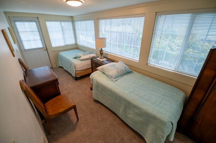 Third Bedroom with 2 Full Beds