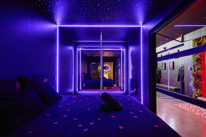 Love Room with Private Hot Tub – Ô Diable Des Plaisirs