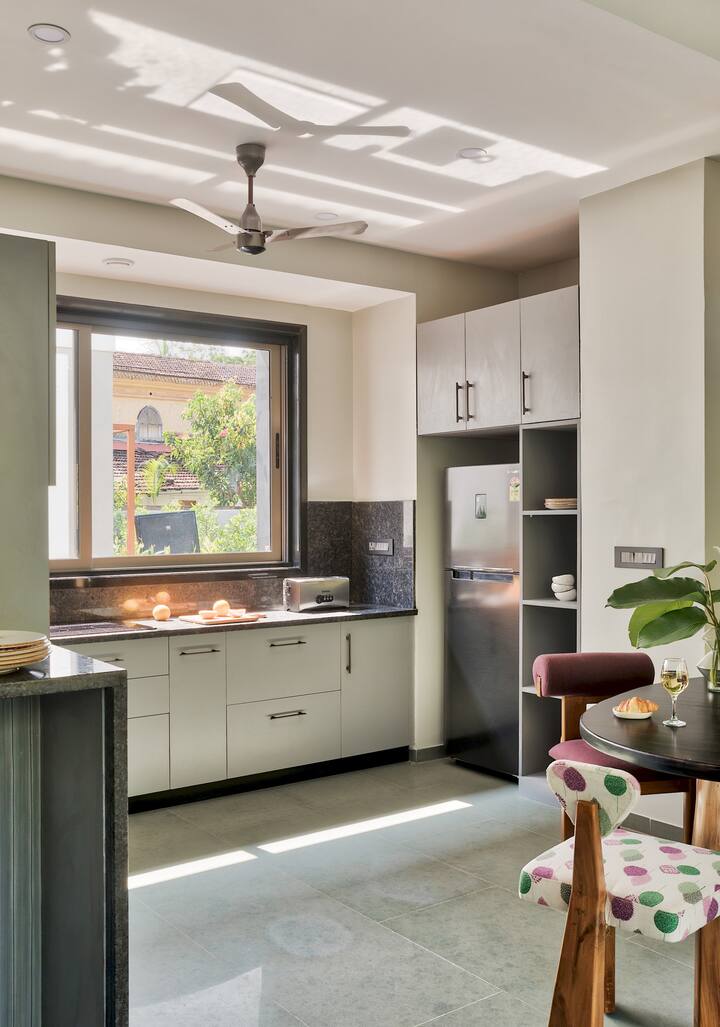 Full kitchen image 1