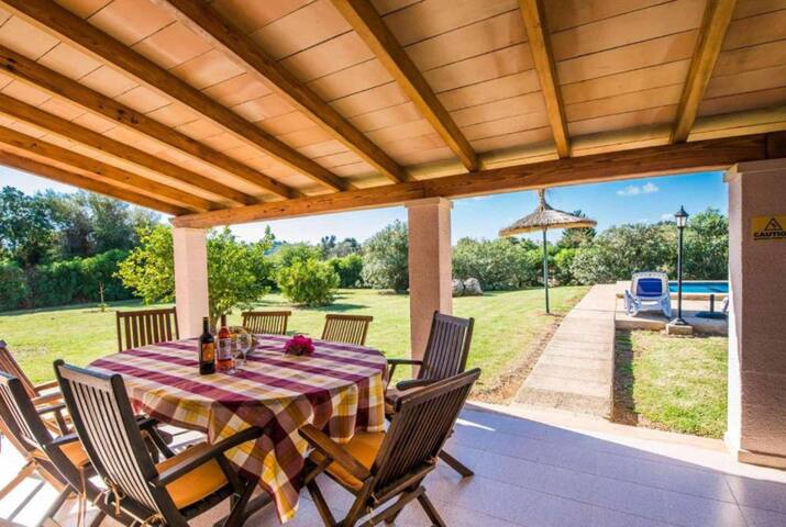 Cas Sollerich Magdelena gallery image 3