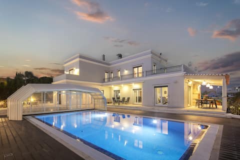 Luxury villa (10 pax) near the beach