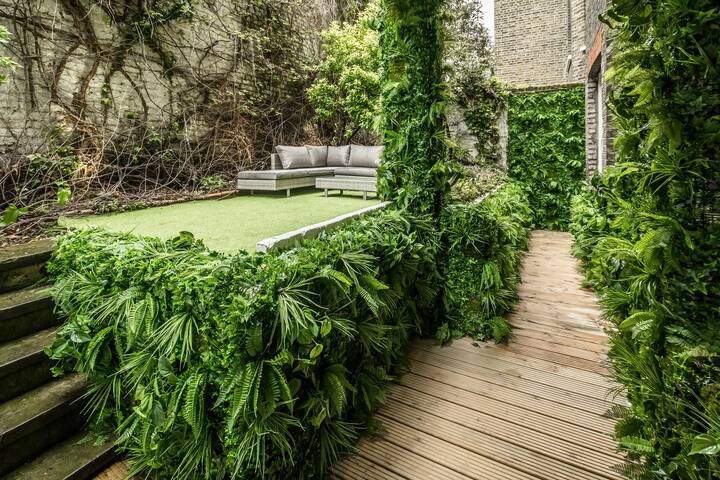 Luxurious 2BR Oasis in South Kensington w/ Air Con gallery image 5