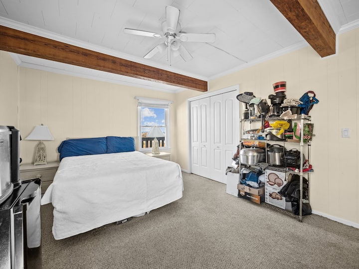 סוויטת חדר שינה בקומה הראשונה