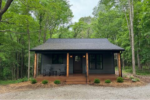 Ideal Couple's Wooded Retreat near Giant City Park