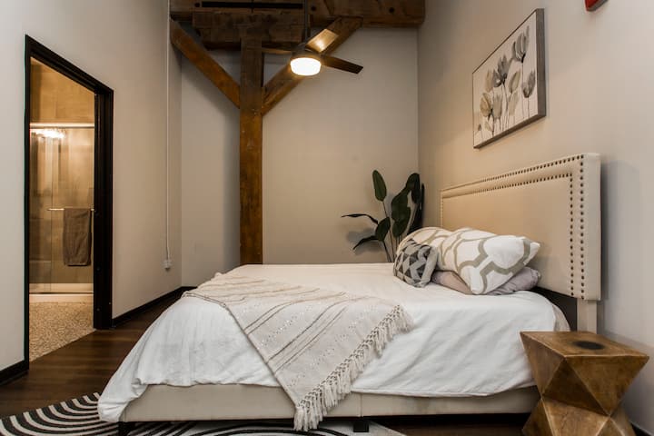 Manželskátská posteľ