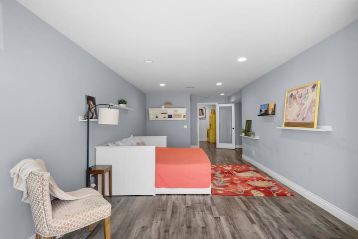 Helles, geräumiges, komfortables Schlafzimmer 4