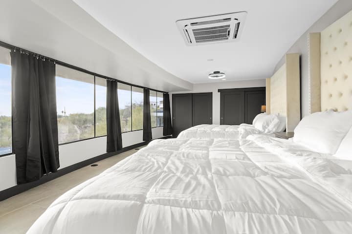 Спална соба 6, 2 брачни кревета, а потоа бања 4