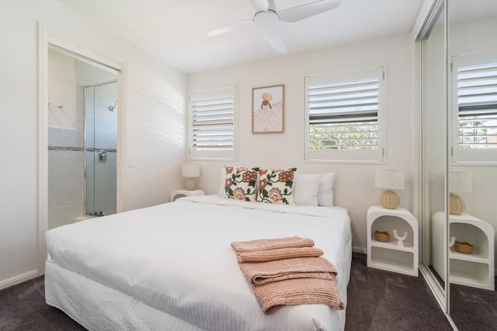 Ingia kwenye kitanda cha kifahari.