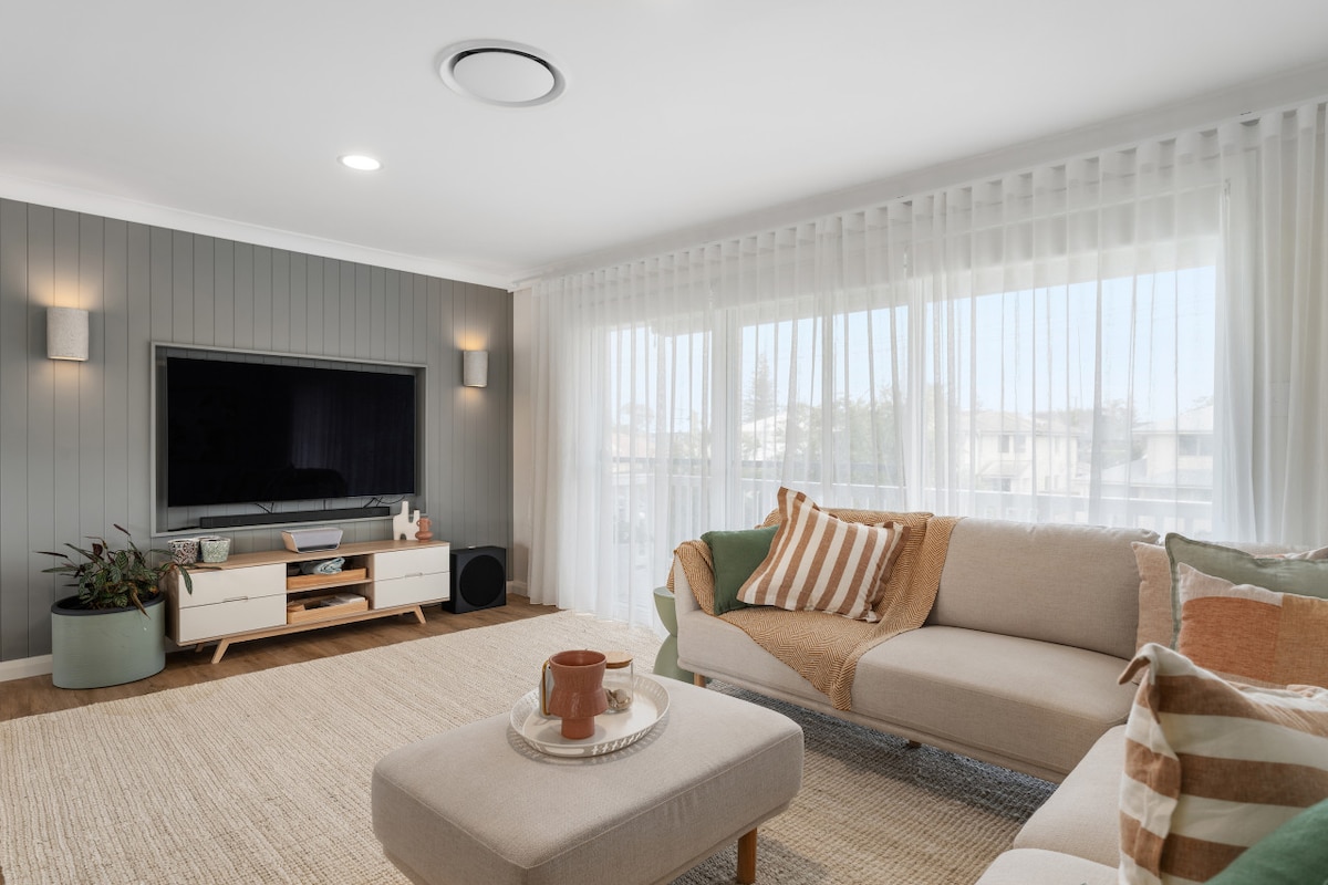 Top performing Airbnb: Tropical Family Haven | Near Beach & Rock Pools in Anna Bay