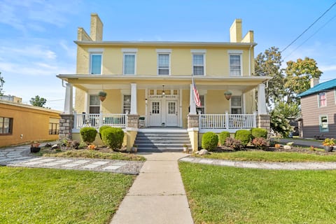 16 Guests in City of Canandaigua/3 Min From Venues