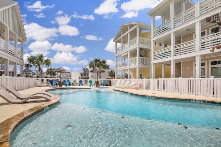 Pool, Views & Beach Boardwalk - Sunny Side Up - Corpus Christi, TX