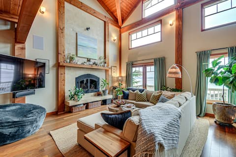 Luxury Vashon Vacation Rental w/ Beach Access!