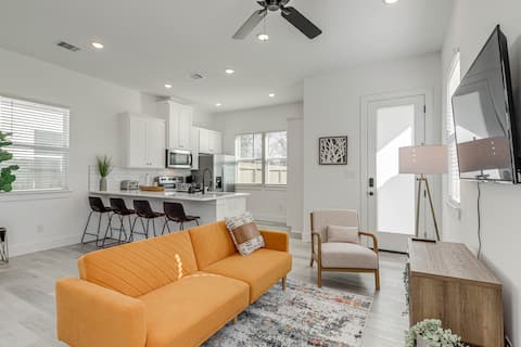 Popular Airbnb listing: Modern Houston Vacation Rental, 8 Mi to Downtown! in Trinity / Houston Gardens
